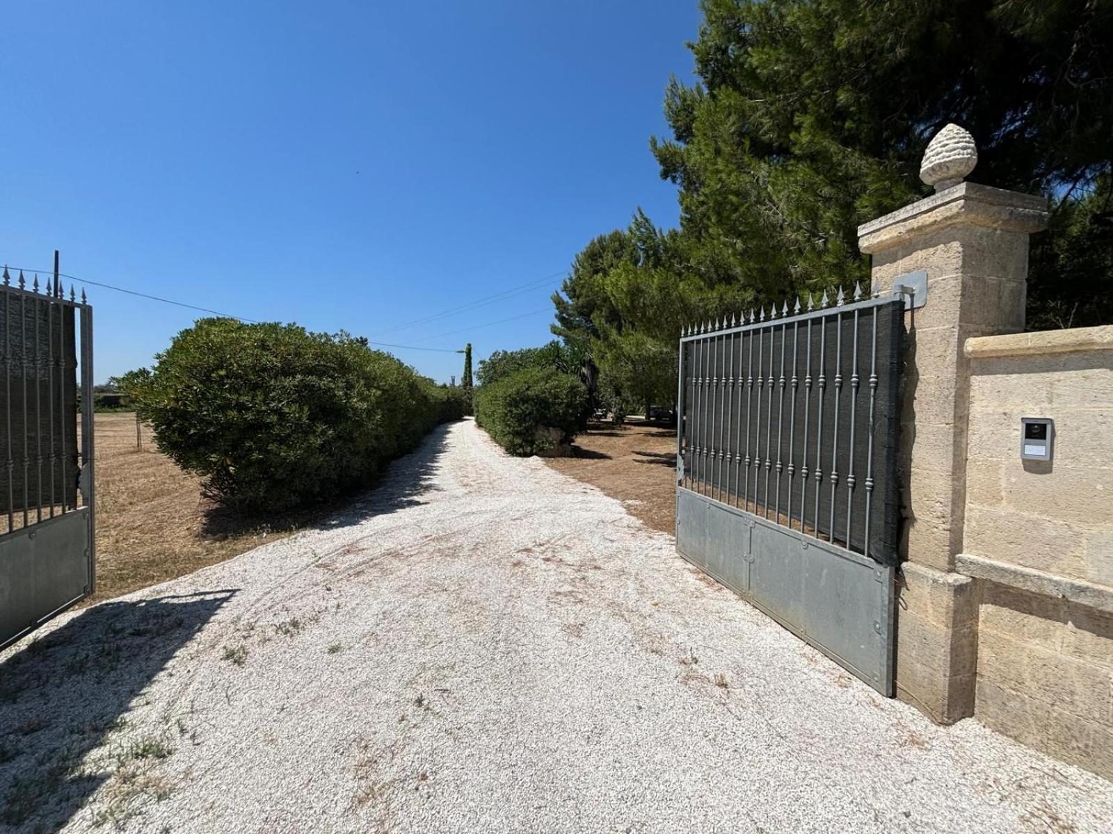 Tenuta Pizzi San Pietro Vernotico Esterno foto